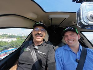 Comandante Jeovan Alencar e o CEO da Gohobby Adriano Buzaid no ar com o eVtol Ehang 216-S 