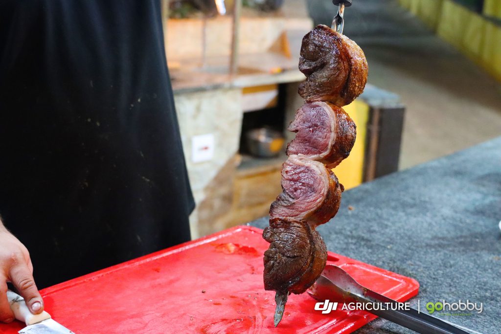 A foto mostra detalhes da confraternização feita pela Gohobby