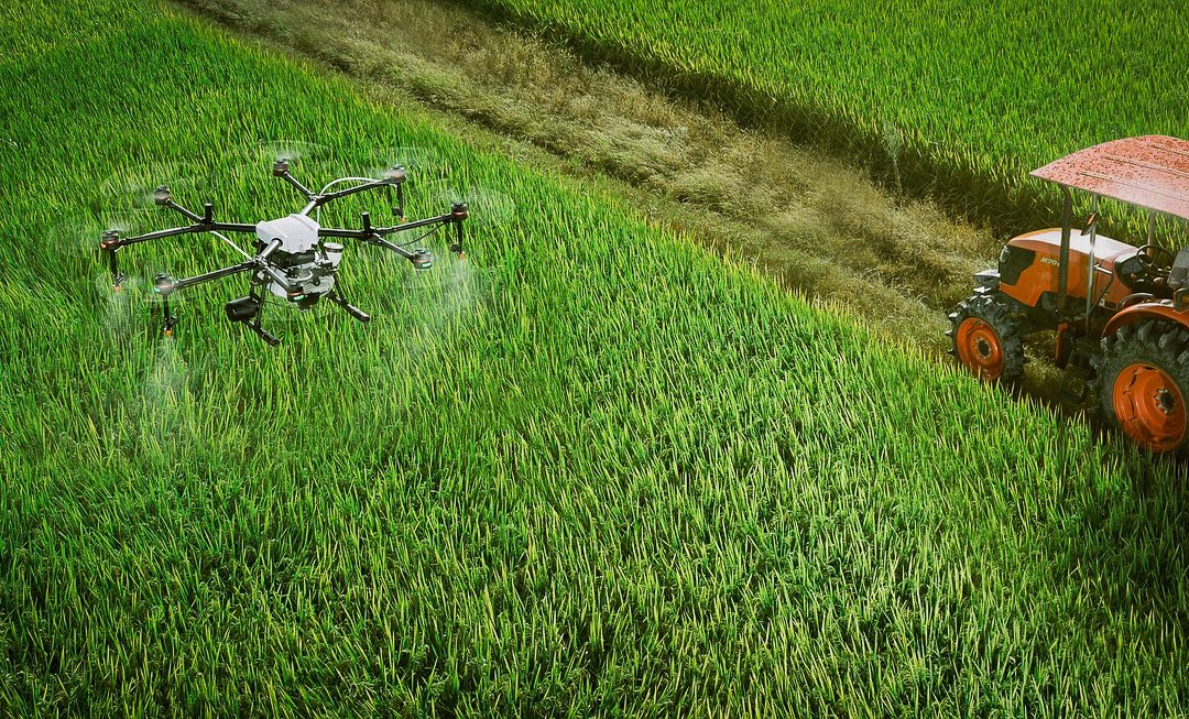 Diferenças entre o drone pulverizador e métodos tradicionais de pulverização